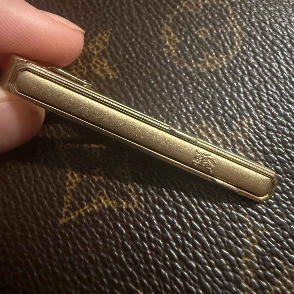 Men’s Brushed Gold Burberry Tie Clip. Like New In Excellent Condition.